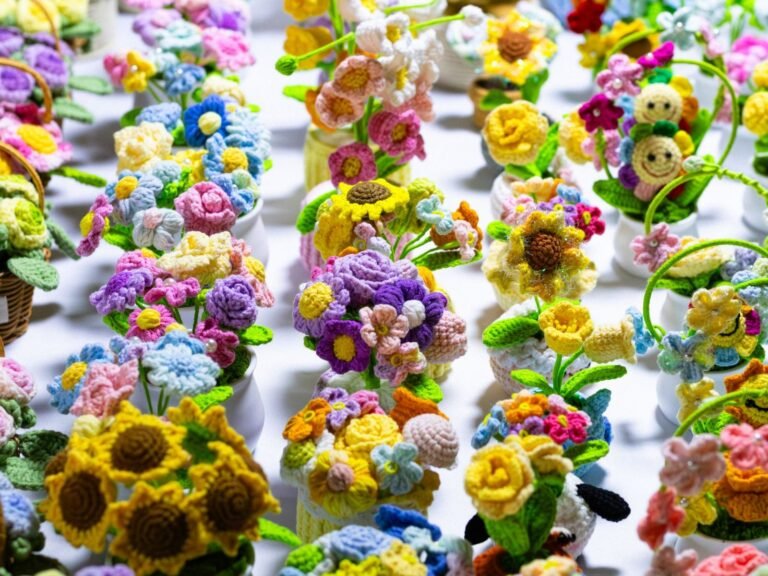 Easy Crochet Flower Pattern (Free Beginner Applique)