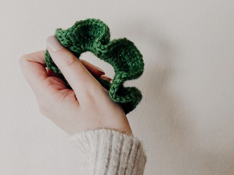 Easy Crochet Scrunchie Pattern (Beginner Quick Win)